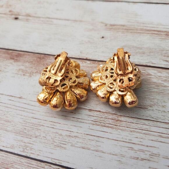 Vintage Clip On Earrings Bronzey Gold Tone Fancy Statement - Picture 3 of 4